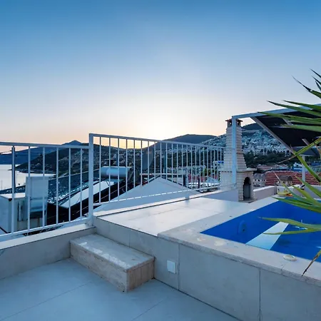 Westcoast 3-bedroom Townhouse Located Heart Of Old Town With A Private Plunge Pool *