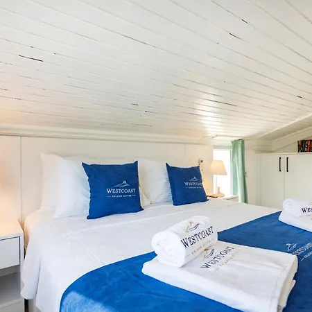 Westcoast 3-bedroom Townhouse Located Heart Of Old Town With A Private Plunge Pool Semesterbostad