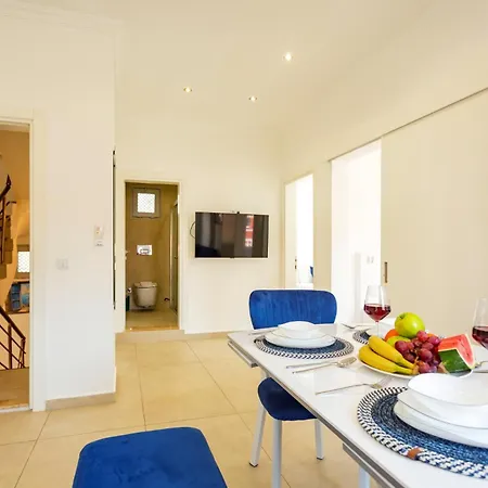 Westcoast 3-bedroom Townhouse Located Heart Of Old Town With A Private Plunge Pool Semesterbostad