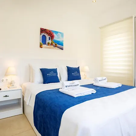Westcoast 3-bedroom Townhouse Located Heart Of Old Town With A Private Plunge Pool Semesterbostad