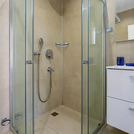 Semesterbostad Westcoast 3-bedroom Townhouse Located Heart Of Old Town With A Private Plunge Pool *
