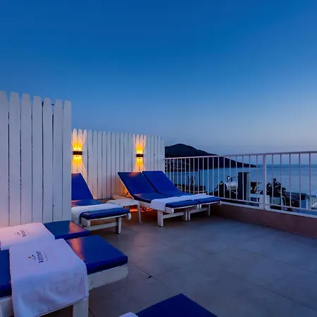 Westcoast 3-bedroom Townhouse Located Heart Of Old Town With A Private Plunge Pool