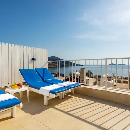 Westcoast 3-bedroom Townhouse Located Heart Of Old Town With A Private Plunge Pool Kalkan