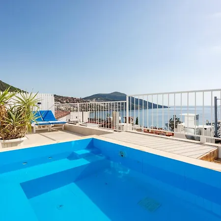 Semesterbostad Westcoast 3-bedroom Townhouse Located Heart Of Old Town With A Private Plunge Pool Kalkan