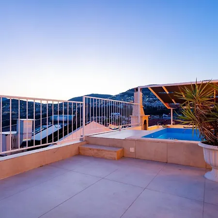 Westcoast 3-bedroom Townhouse Located Heart Of Old Town With A Private Plunge Pool * Kalkan