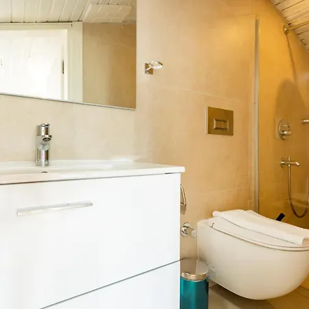 Westcoast 3-bedroom Townhouse Located Heart Of Old Town With A Private Plunge Pool Kalkan