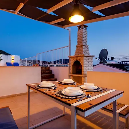 Westcoast 3-bedroom Townhouse Located Heart Of Old Town With A Private Plunge Pool Semesterbostad